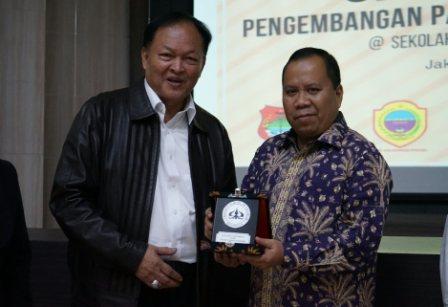 Bupati Meranti  Jadi Pembicara di Sekolah Tinggi Pariwisata Trisakti 